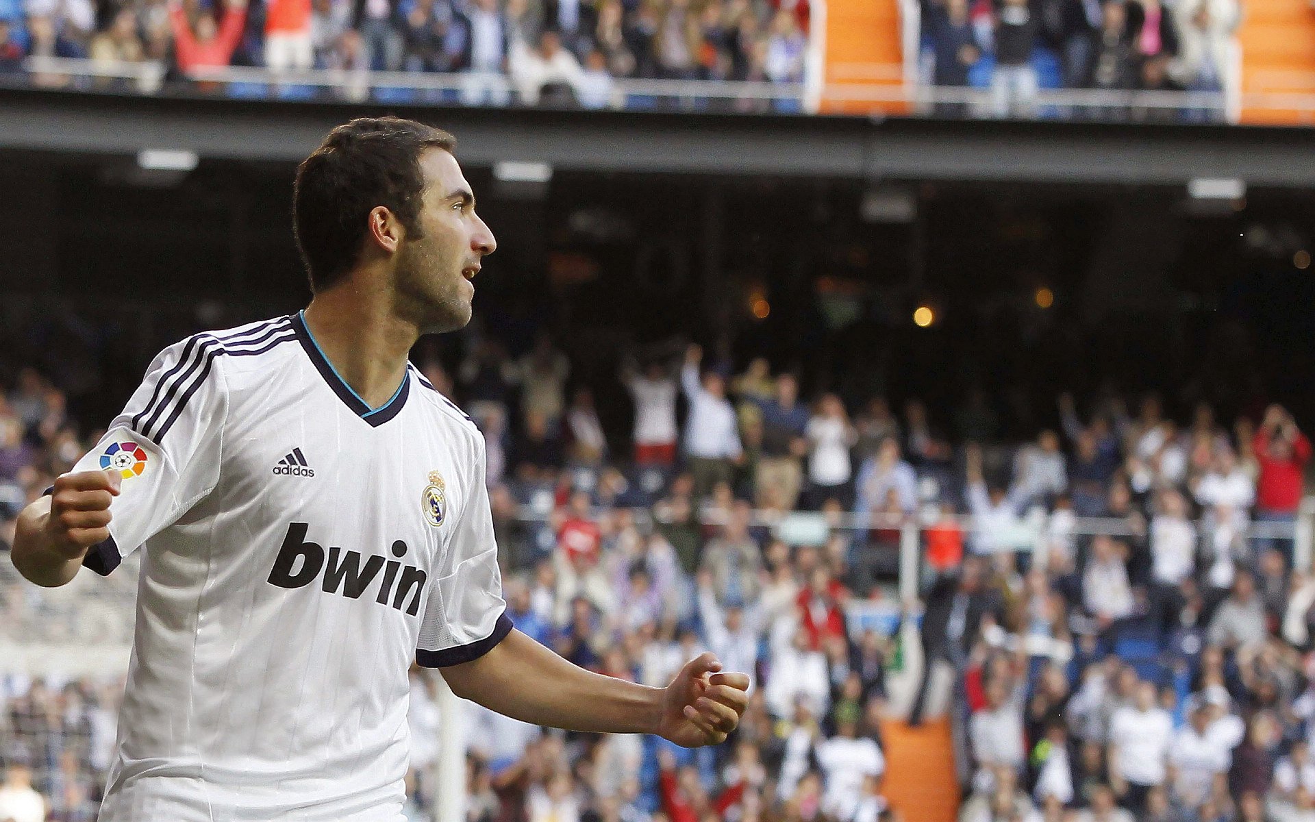 “光影交错”——赛场中的奇幻瞬间,光影交错比喻什么